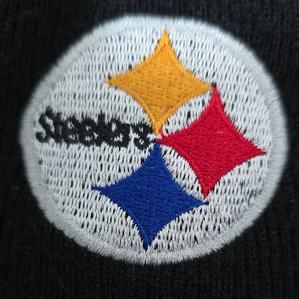 Steelers Black Beanie with Embroidered Logo - Picture 2 of 3